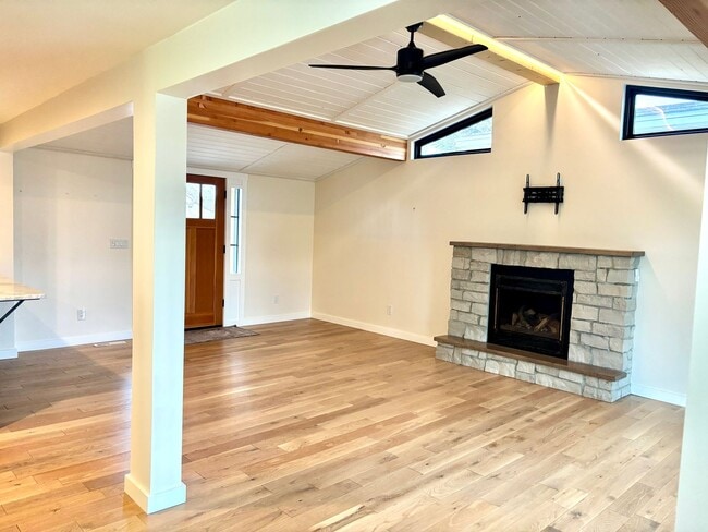 Building Photo - Spacious House. Expansive Lot. Prime Location