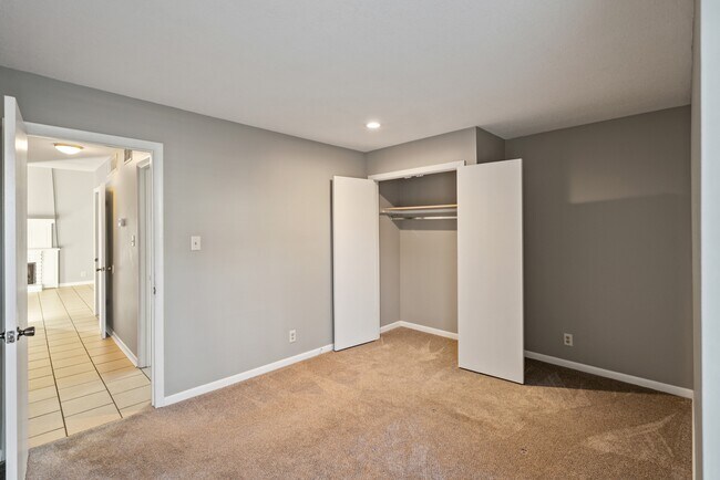 Building Photo - 4521 SW 33rd Terrace