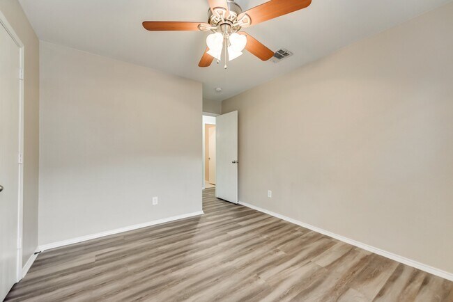 Building Photo - Updated 3-2-2 Ranch in McKamy Evers (North Denton)