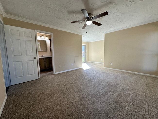 Building Photo - 1606 Stone Lake Dr