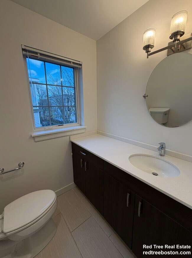 Building Photo - 11 Alder St