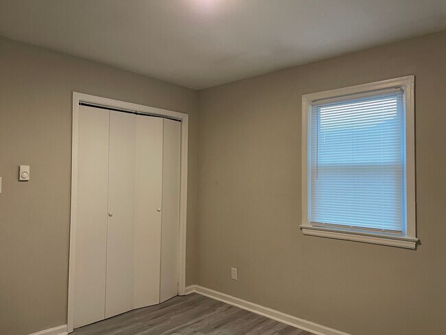 Building Photo - N Valor Drive 1633