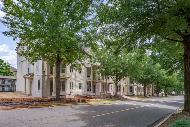 Building Photo - $1600 per bedroom - Available August 2026 – 5BR/5.5BA Luxury Townhome Near UA & Bryant Denny Stadium