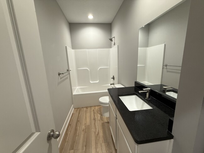 Building Photo - 405 SE 14th St