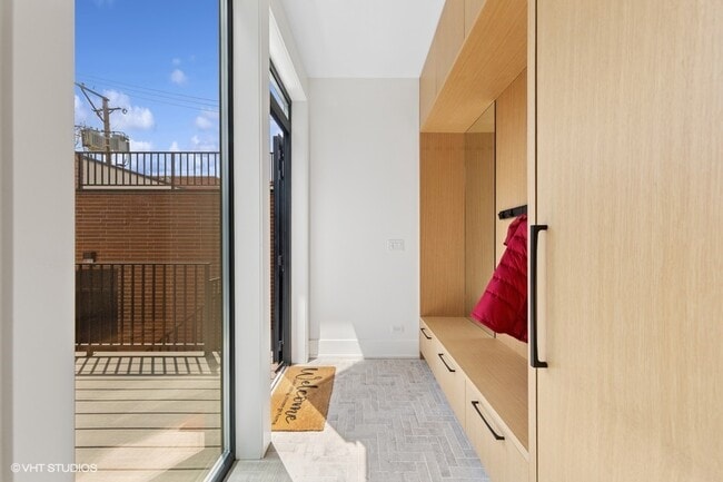 Building Photo - 1844 N Maud Ave