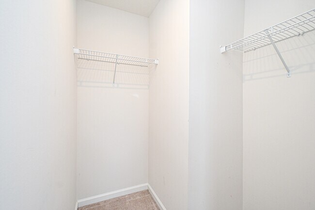 Building Photo - 5697 Julia Kate Dr