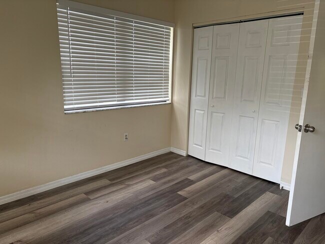 Building Photo - 4612 Boabadilla Ave