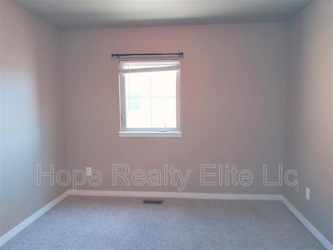 Building Photo - 1555 Promontory Bluff View
