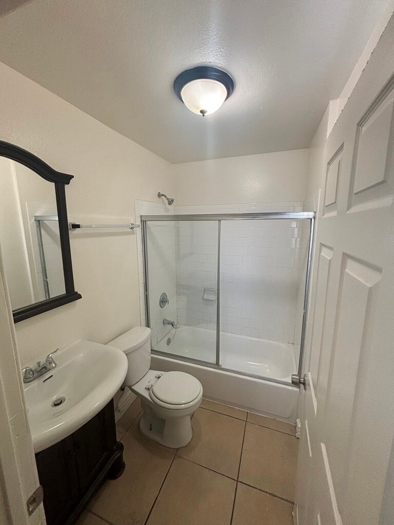 Building Photo - 846 E 109th St