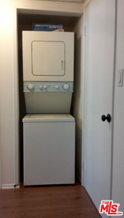 Building Photo - 2349 S Bentley Ave