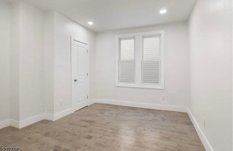 Building Photo - 21 Oak St