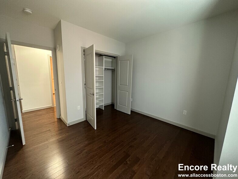 Building Photo - 26 Marion St