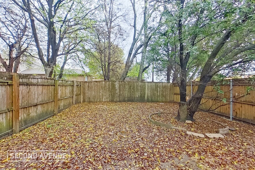 Building Photo - 9124 Pinehaven Dr