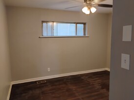 Building Photo - 2105 Major Ave
