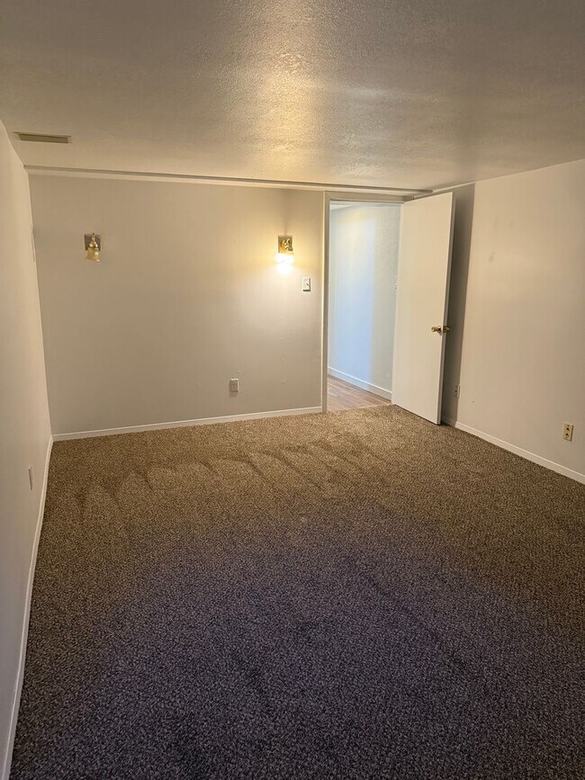 Building Photo - 1431 Central Ave