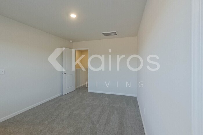 Building Photo - 2185 Banyan Cir