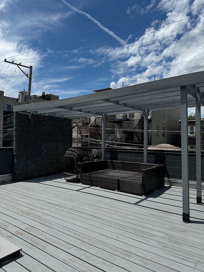 Building Photo - 1020 N Marshfield Ave