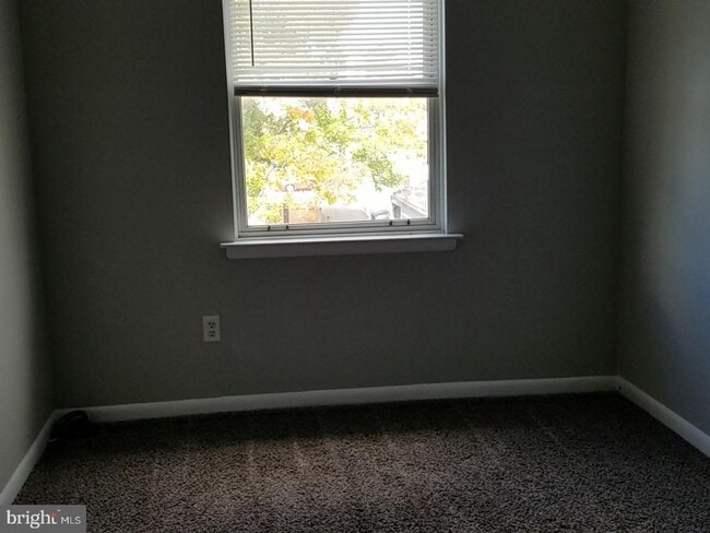 Building Photo - 142 Grand Dr