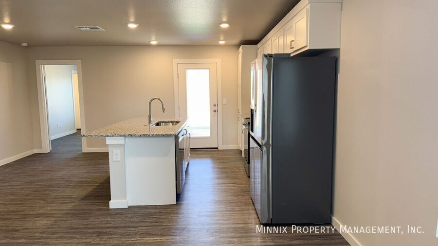 Building Photo - 8007 Date Ave