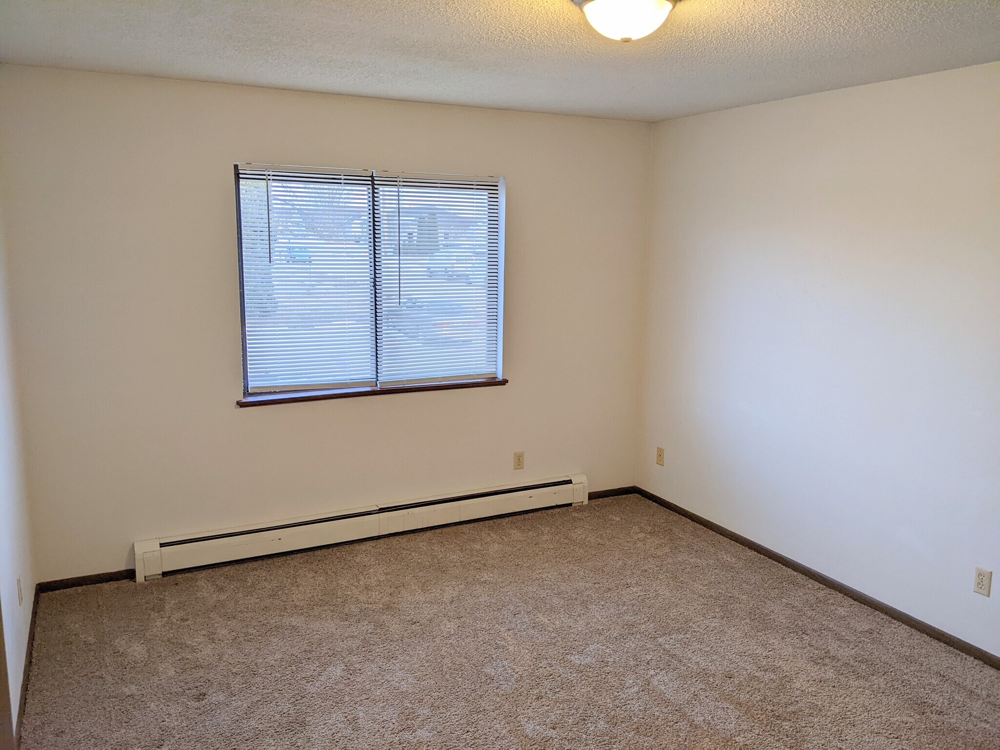Building Photo - 4570 Vasey Ave