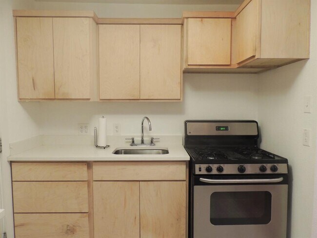 Building Photo - 1307 Deloney St