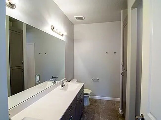 Building Photo - Newer home in Ivins! Great views!