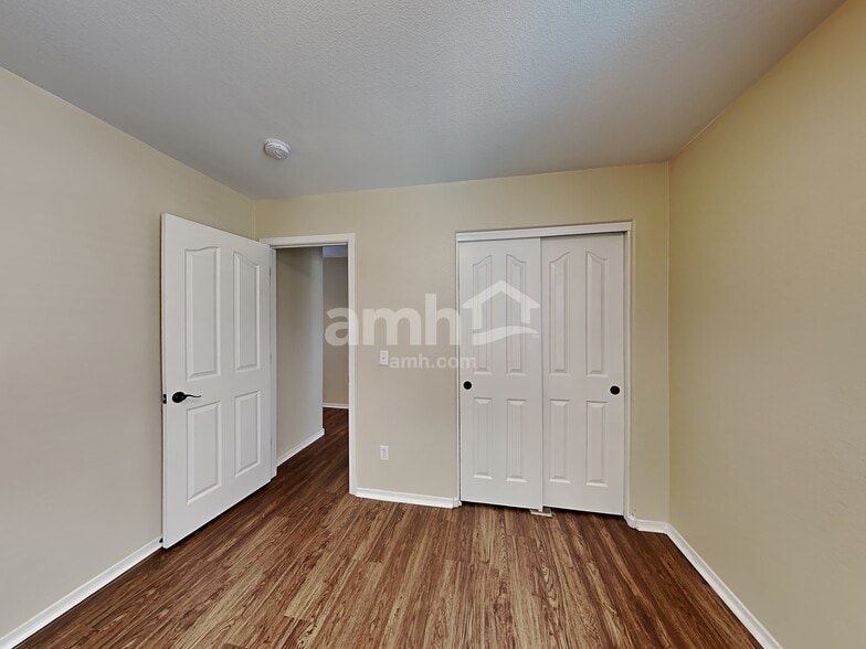 Building Photo - 18526 W Valerie Dr