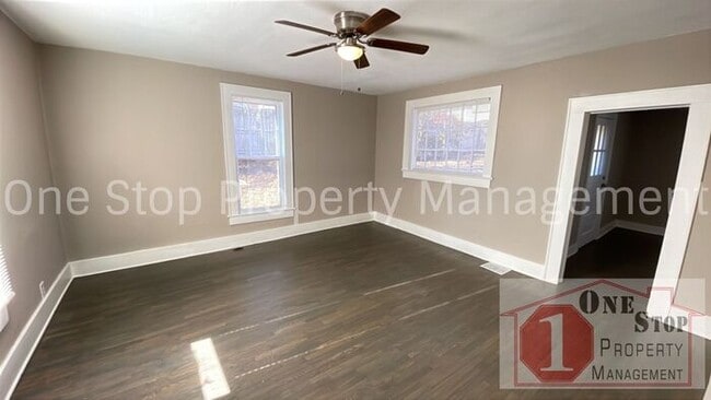 Building Photo - 3-bedroom, 2-bath in Liberty