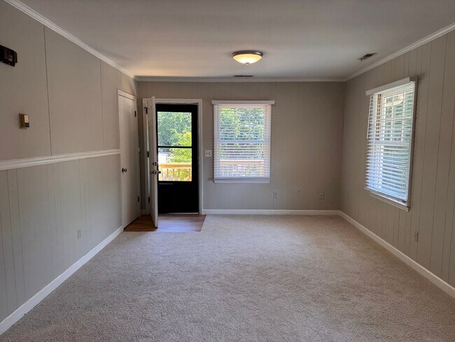 Building Photo - 752