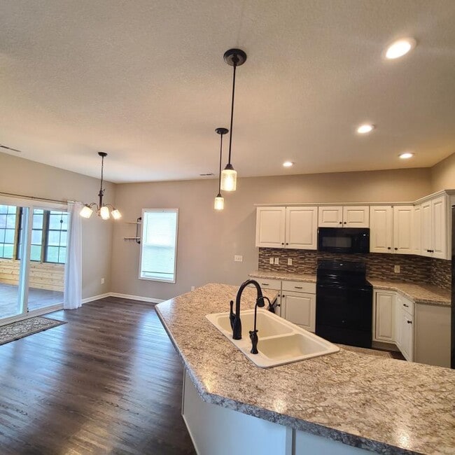 Building Photo - 3537 Westport Dr