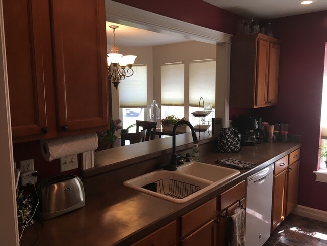 Building Photo - Cozy 3 bed 2 bath + bonus room in The Arbors