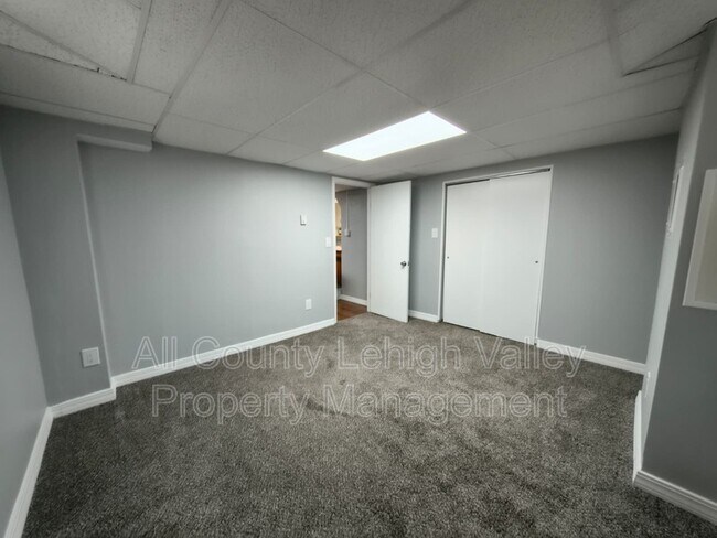 Building Photo - 15 N Jerome St