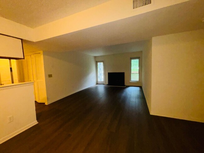 Building Photo - 1316 Henry Ln