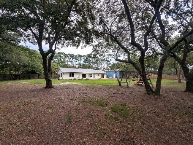 Building Photo - 8717 Sand Pine Dr