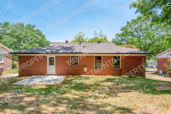 Building Photo - 800 Tilden Rd
