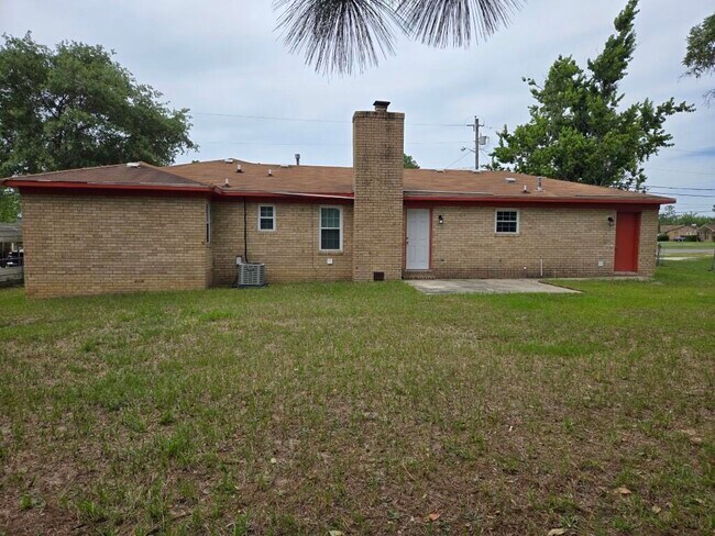 Building Photo - 2600 Carrington Dr