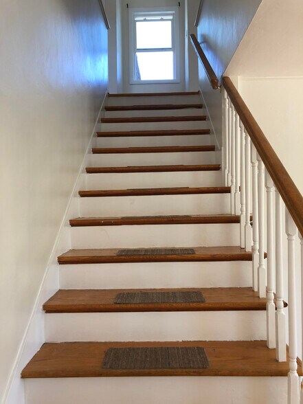 Building Photo - 1031 Hudson St