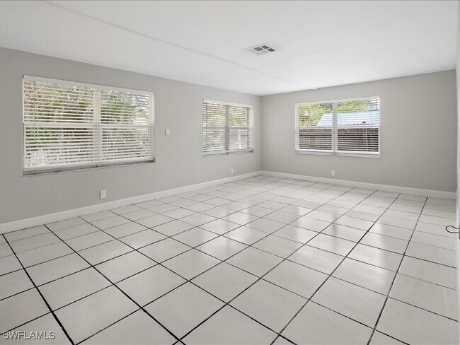 Building Photo - 1320 Barbizon Ln