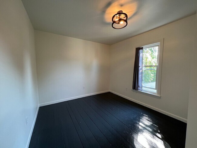 Building Photo - 471 Central St