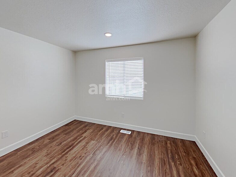 Building Photo - 1399 E Perelle Ln