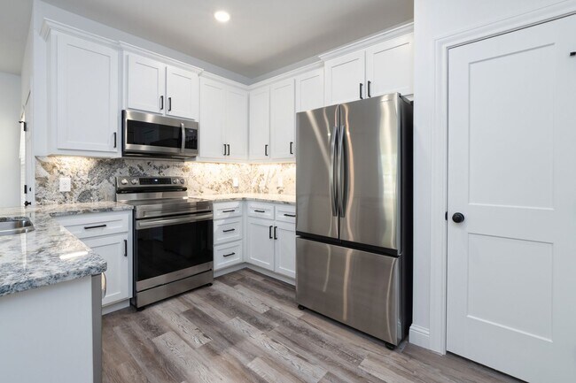 Building Photo - 2 YEAR OLD DUPLEX NEAR ACU!