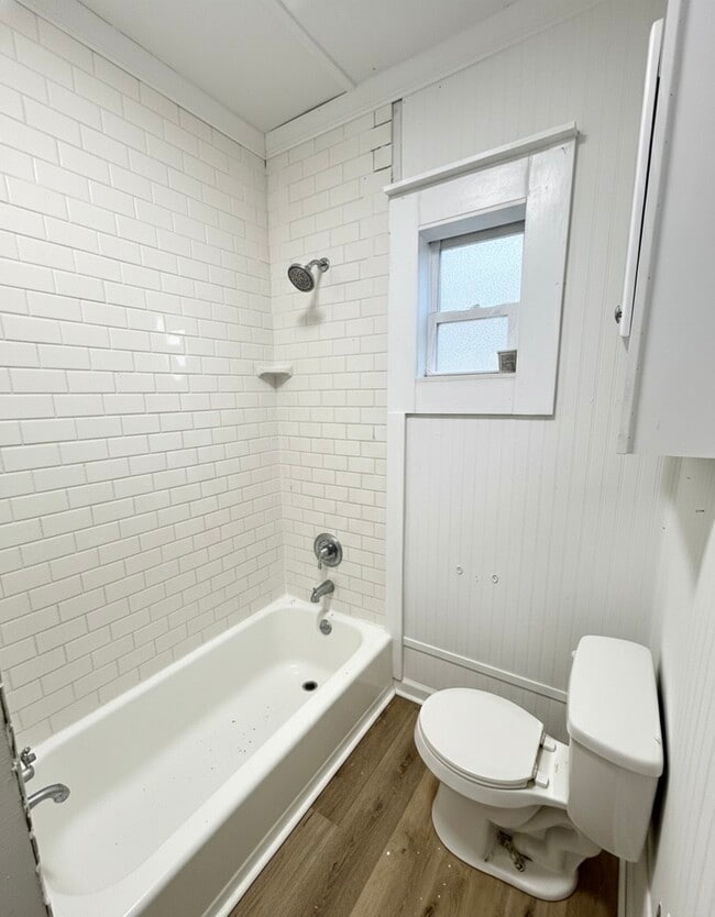 Building Photo - 410 Law St