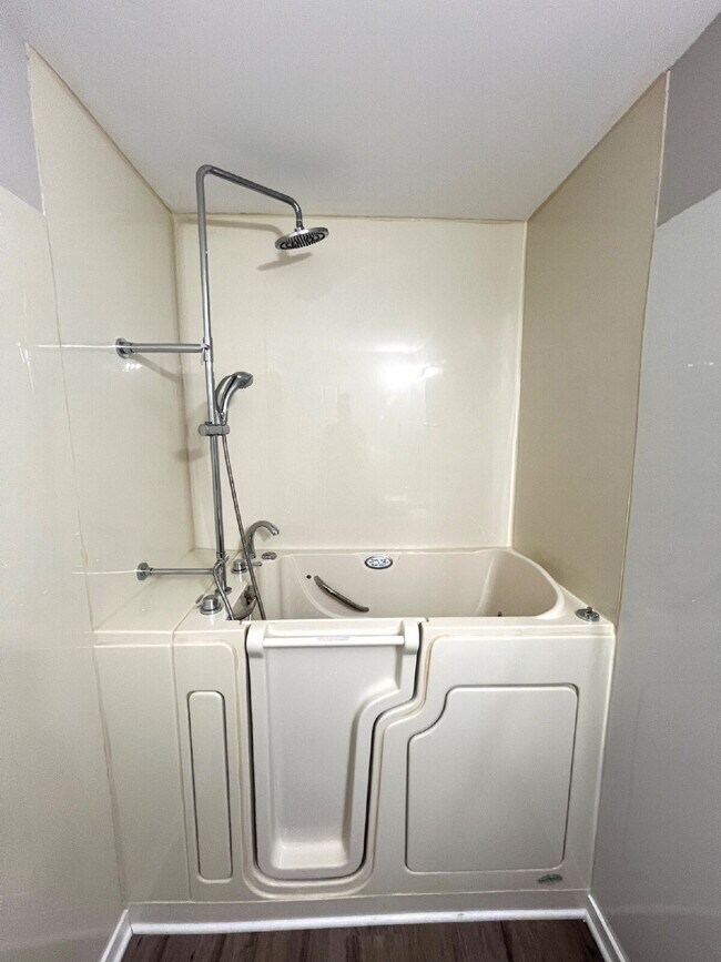 Building Photo - 3409 Dailey Rd