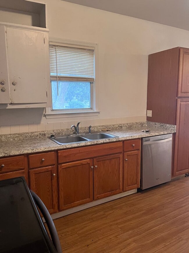 Building Photo - Move-In Ready!