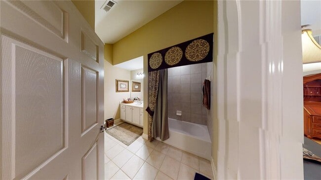 Building Photo - 100 Highlands Ridge Pl SE