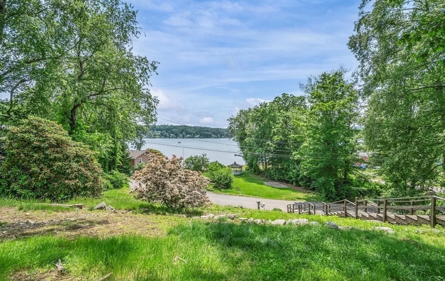 Building Photo - 421 Hemlock Point Dr