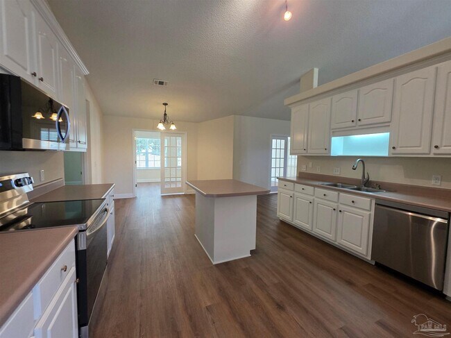 Building Photo - 7200 Annandale Dr