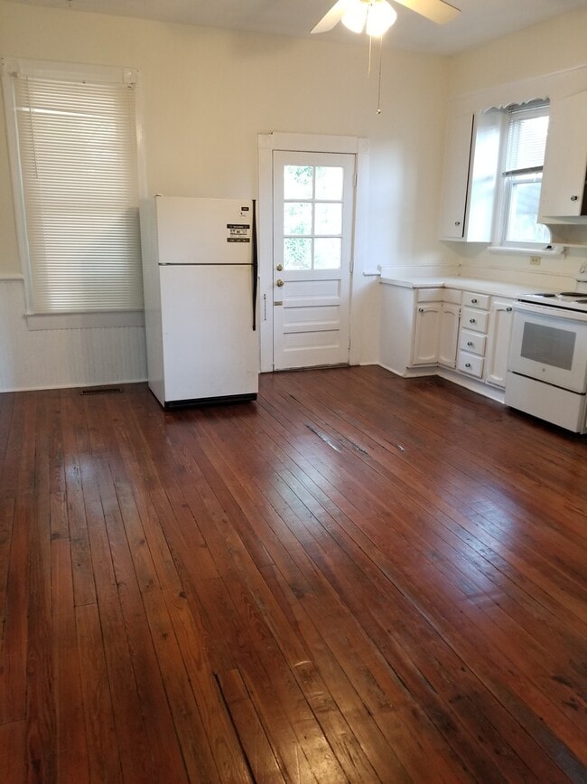 Building Photo - 316 Shuler St