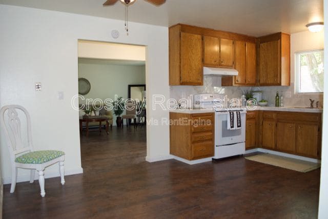 Building Photo - 1132 Adobe Pl