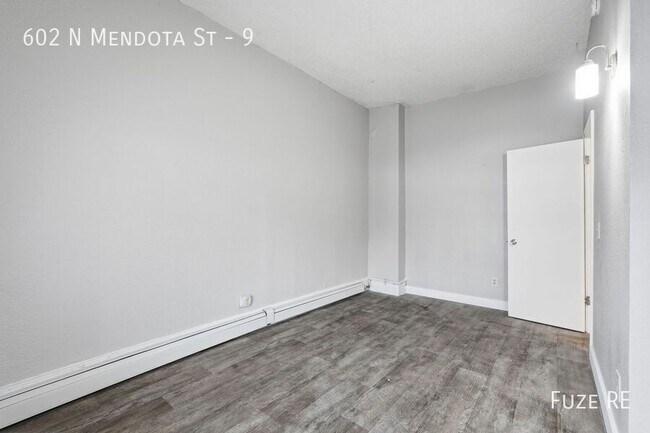 Building Photo - 602 N Mendota St